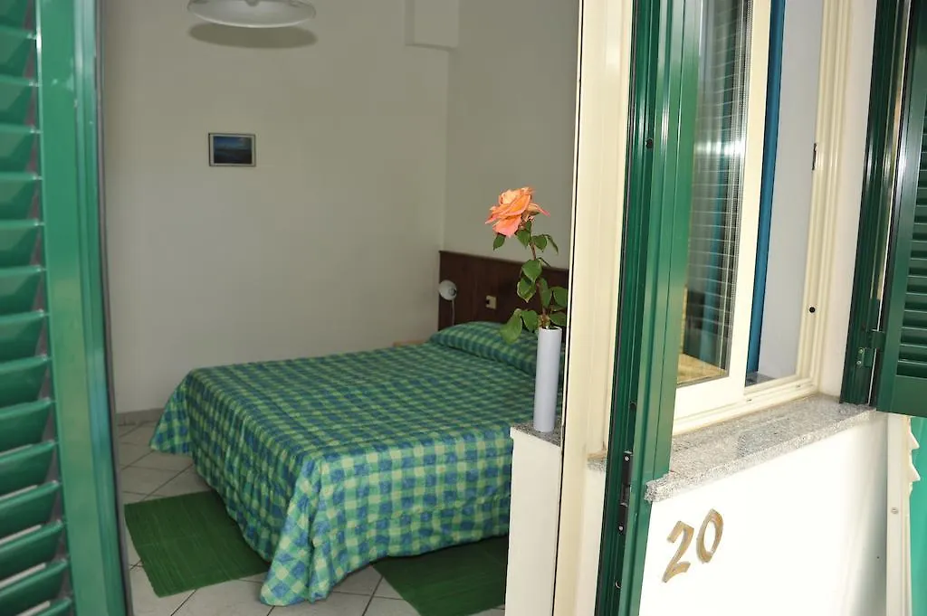 ***  Hotel Edera Procchio  Italy